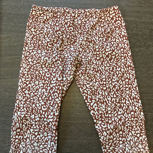 Indah Body Rust Leopard Print Legging Size 2 - Picture 2 of 6
